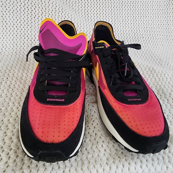 Nike Waffle One Women's Size 8 Active Fuchsia University Gold DC2533-600 - Picture 7 of 13